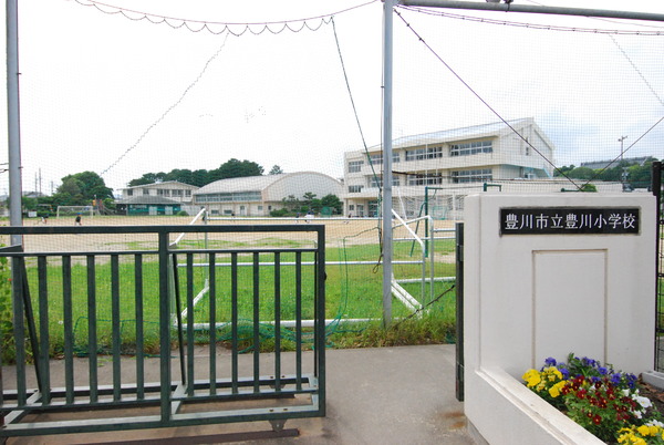 豊川幸町第2期　3号棟の小学校画像