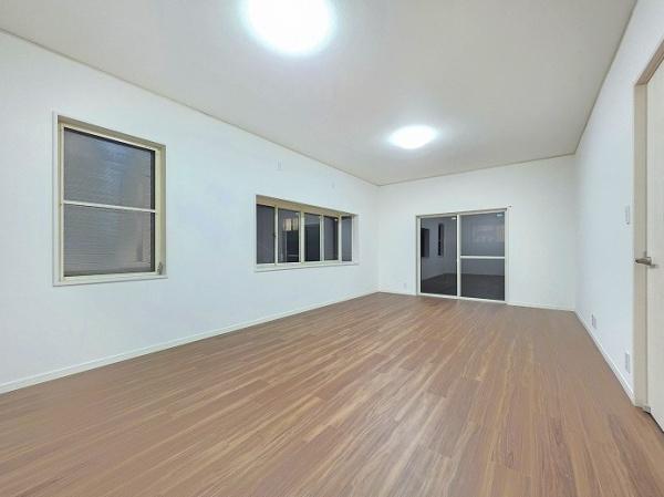 豊橋市大岩町字前荒田のリビング画像