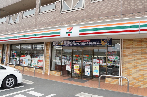 豊橋市新栄町字南小向のコンビニ画像