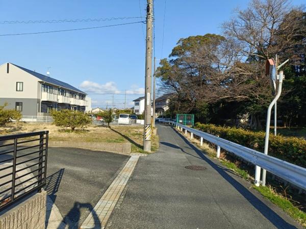 豊橋市新栄町字南小向の前面道路含む現地写真画像