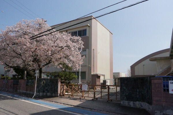 豊橋市中岩田3丁目59期　1号棟の中学校画像