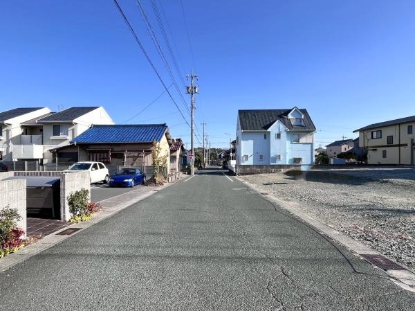 豊橋市佐藤4丁目 4号棟の前面道路含む現地写真画像