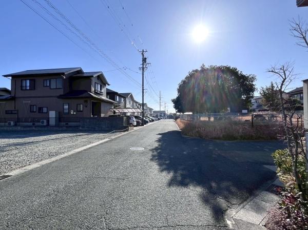 豊橋市佐藤4丁目　3号棟の前面道路含む現地写真画像