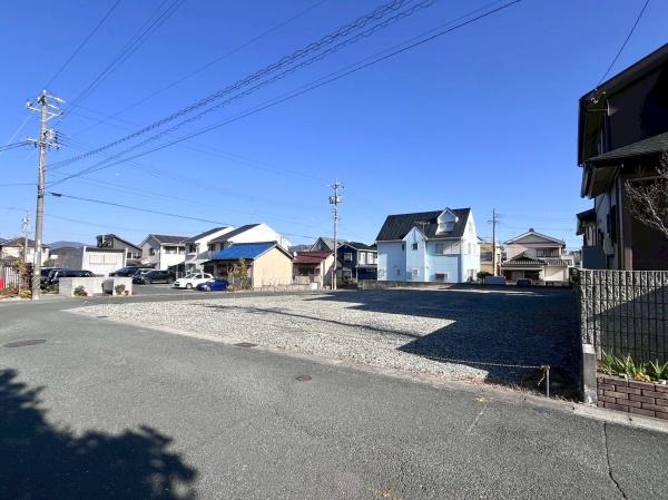 豊橋市佐藤4丁目 2号棟の前面道路含む現地写真画像
