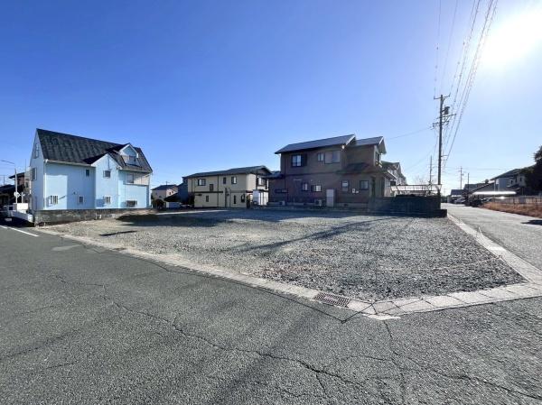 豊橋市佐藤4丁目 1号棟の前面道路含む現地写真画像