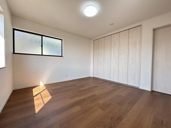 豊川市赤坂町東山の洋室画像