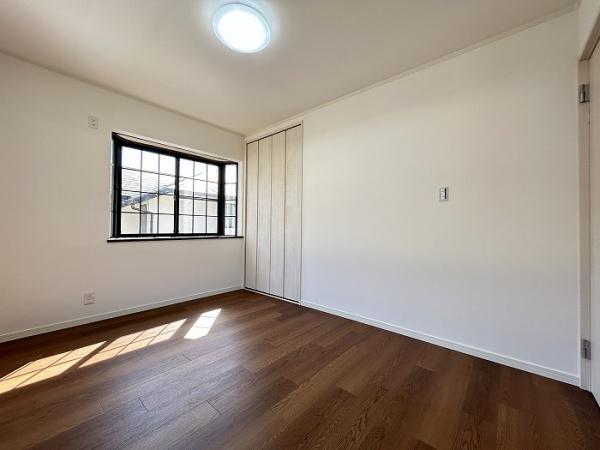 豊川市赤坂町東山の洋室画像