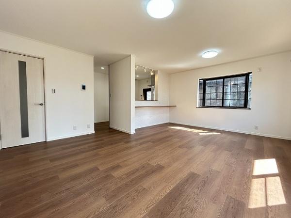 豊川市赤坂町東山のリビング画像