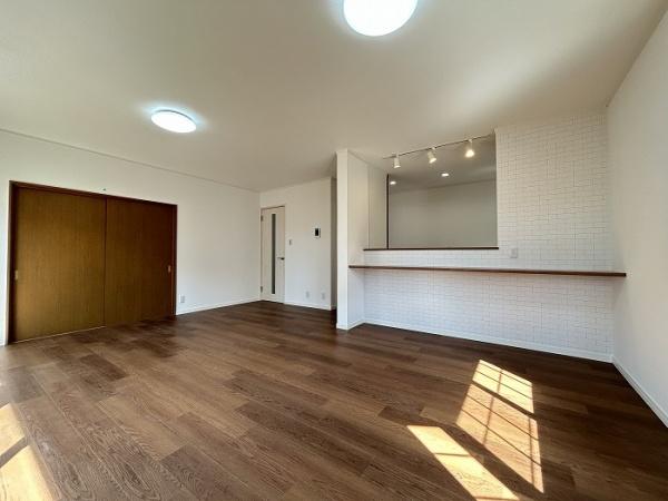 豊川市赤坂町東山のリビング画像