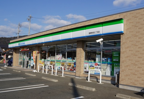 豊橋市多米西町第1期 2号棟のコンビニ画像