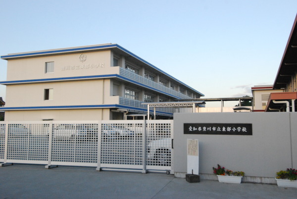 豊川第78三上町 2号棟の小学校画像