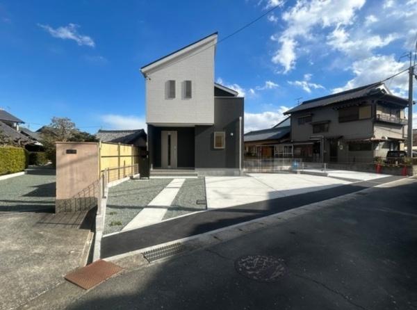 豊川国府町第1期 1号棟の前面道路含む現地写真画像
