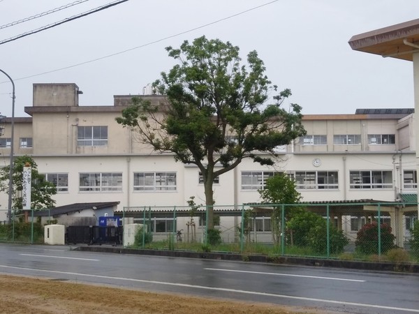 豊橋市富士見台第4期　全1棟の中学校画像