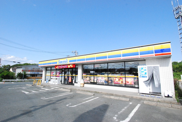 豊橋市野依町古川のコンビニ画像