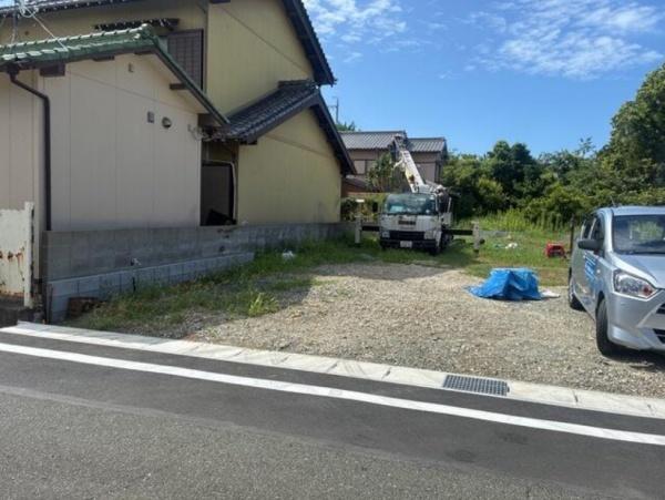 豊橋市曙町松並第1期 2号棟の前面道路含む現地写真画像