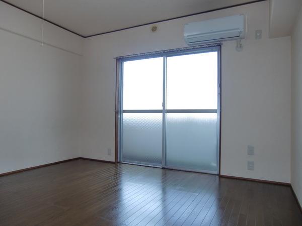 第二エステートオギモトのリビング画像