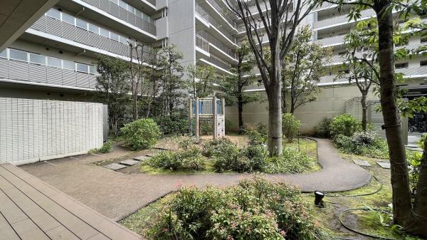 パークホームズ調布桜堤通りの庭画像