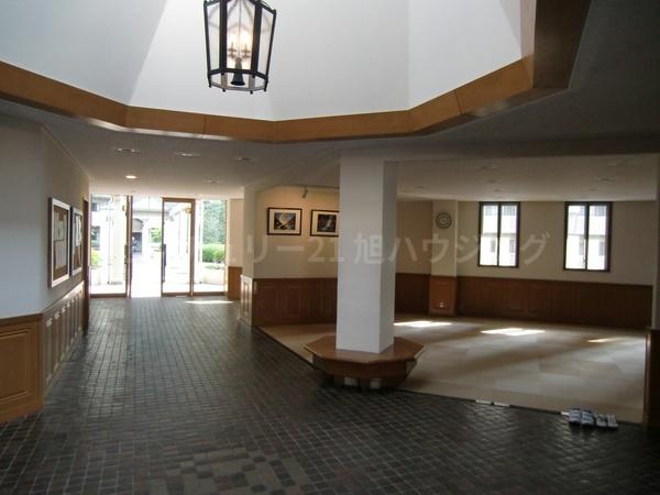 ルネ調布国領モアクレストのロビー画像