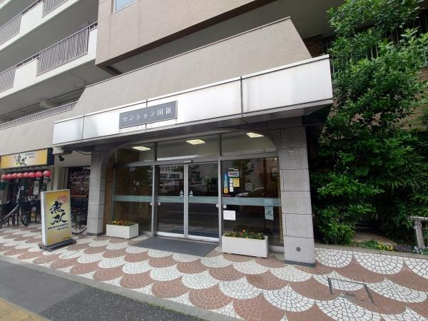 マンション国領のエントランス画像