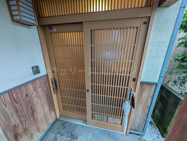 菊野台3丁目売り戸建の玄関画像