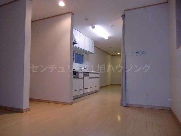 国領３丁目貸家のリビング画像