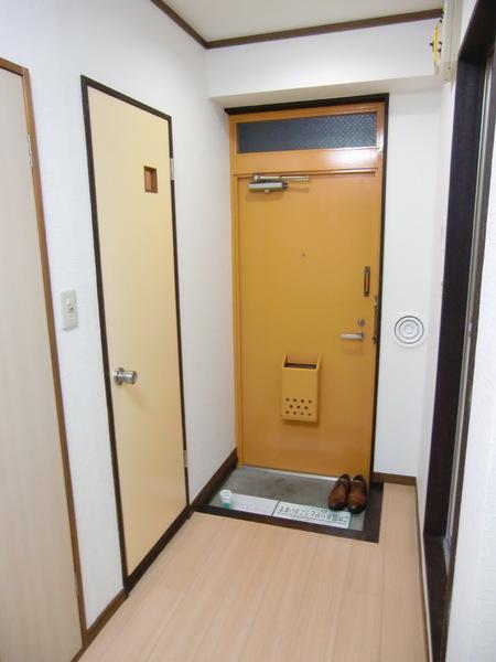 ハイツローズマローの玄関画像