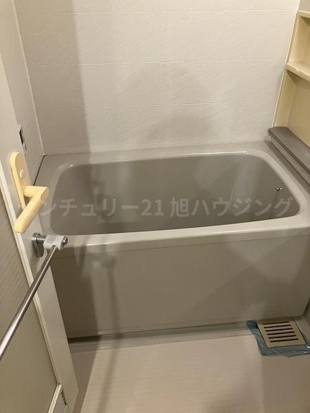 調布市国領町1丁目のマンションのバス画像