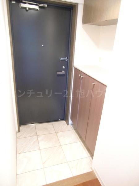 調布市国領町1丁目のマンションの玄関画像