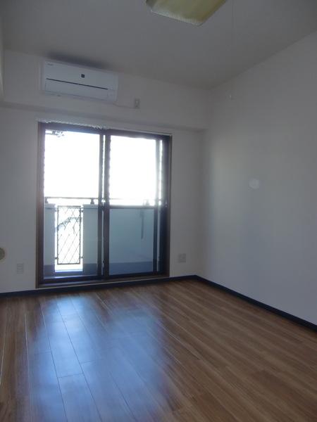 クレセントトミザワのリビング画像