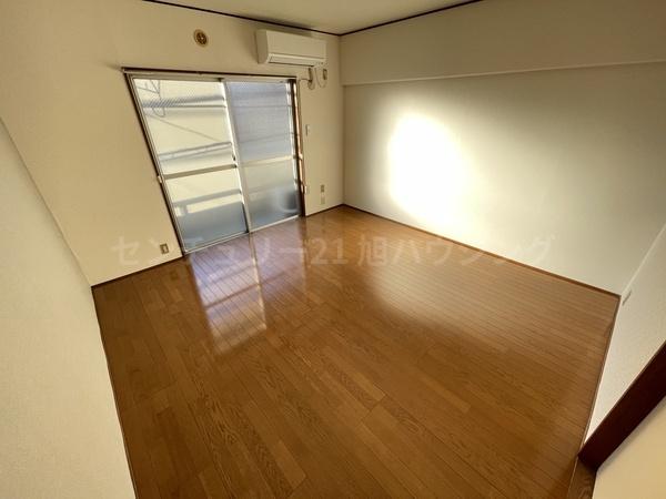 第二エステートオギモトのリビング画像