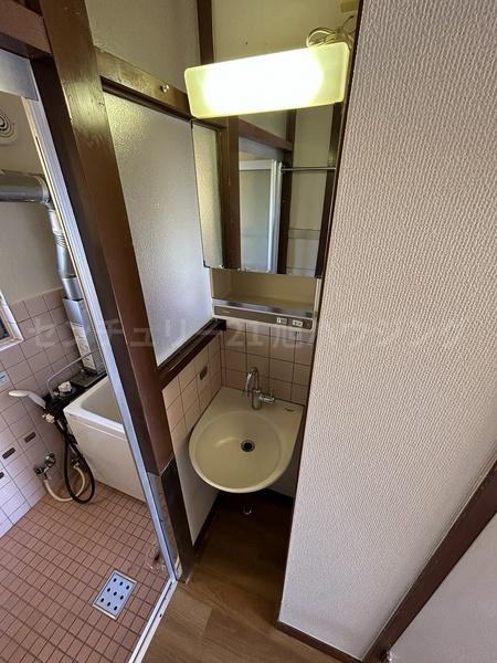 多摩川住宅ハ－９号棟の洗面台・洗面所画像