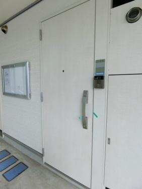 リブリ・調布の玄関画像