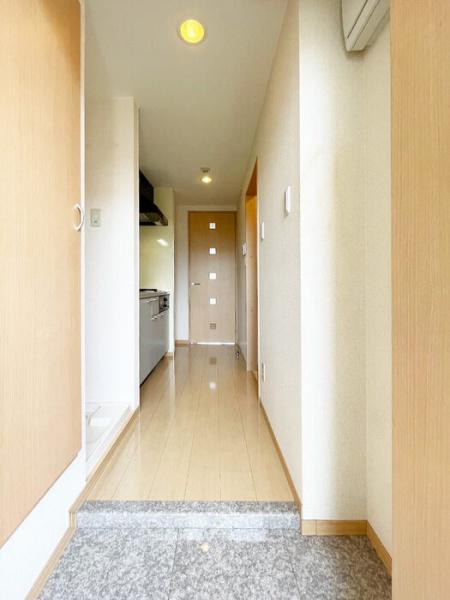 ルピナスコート柴崎の玄関画像