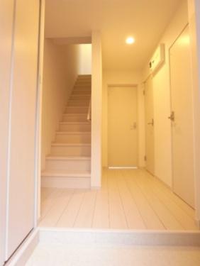 リブリ・ラウレアの玄関画像