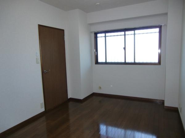 スプランドゥール国領の洋室画像