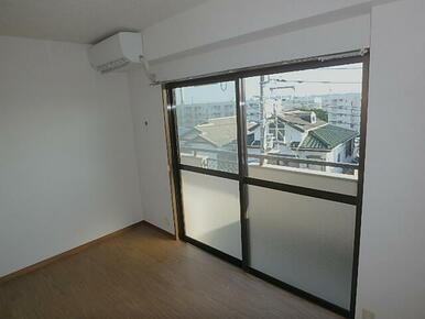 スプランドゥール国領のリビング画像