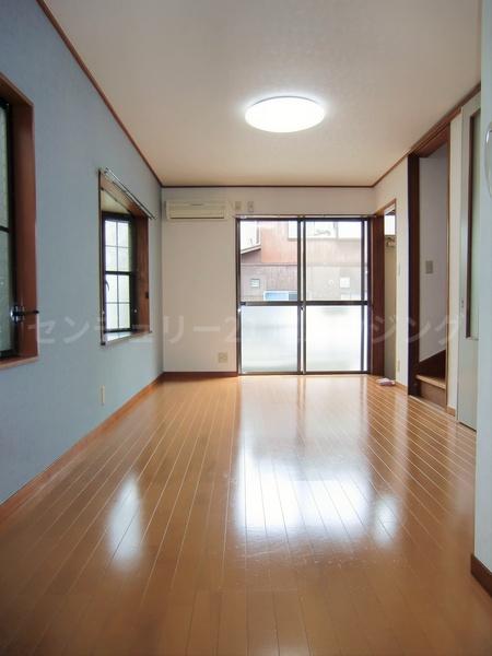 センチュリー上石原13号館のリビング画像