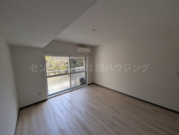 エミナンスチノのリビング画像