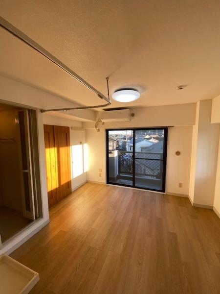 エクセレントの洋室画像