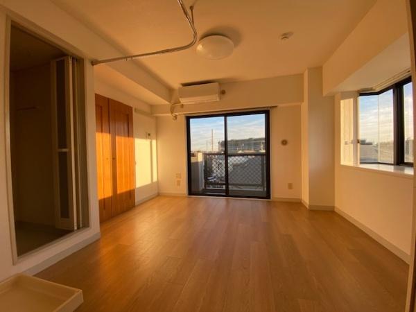 エクセレントの洋室画像