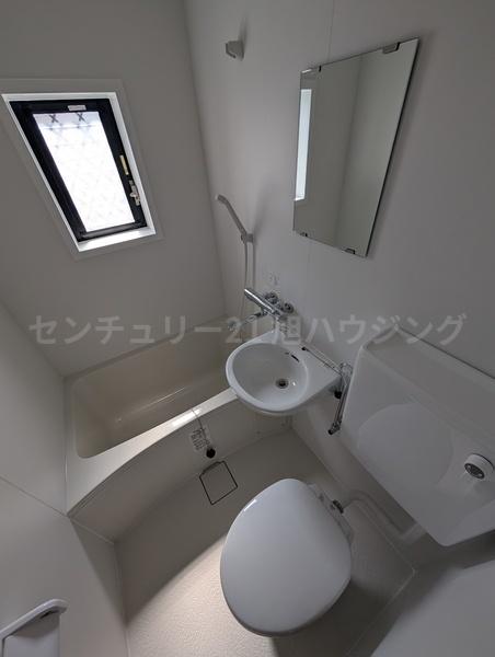 センチュリーセピアのバス画像