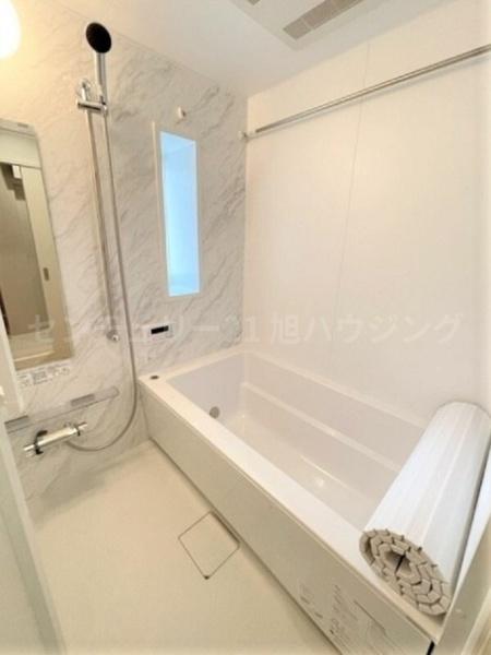 調布市国領町1丁目のマンションのバス画像