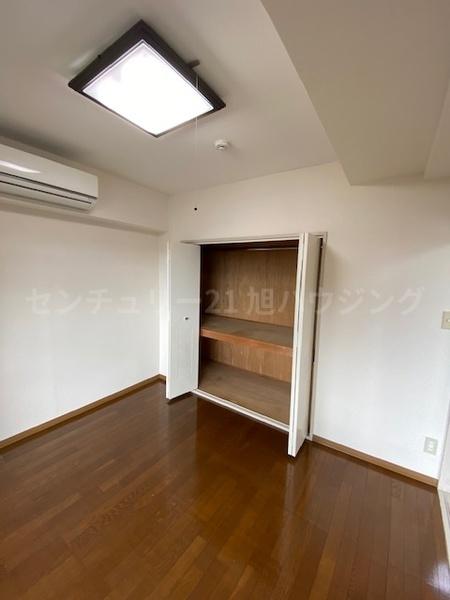 モンターニュ国領の洋室画像