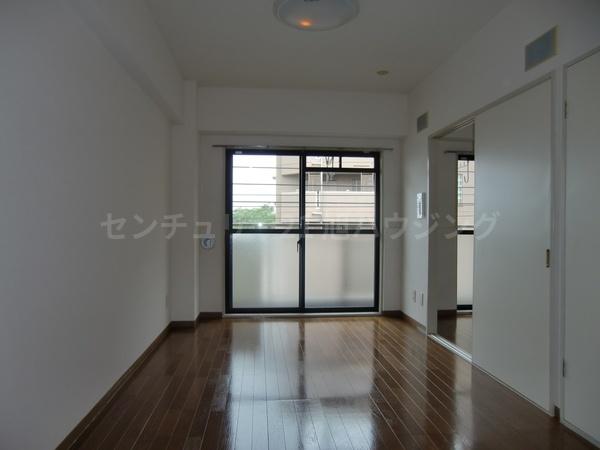 モンターニュ国領の洋室画像