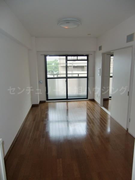 モンターニュ国領のリビング画像