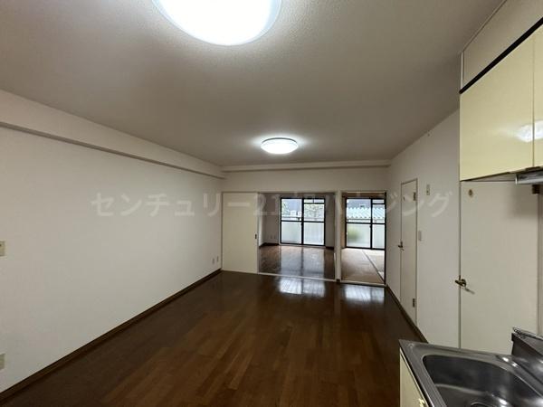 モンターニュ国領のリビング画像