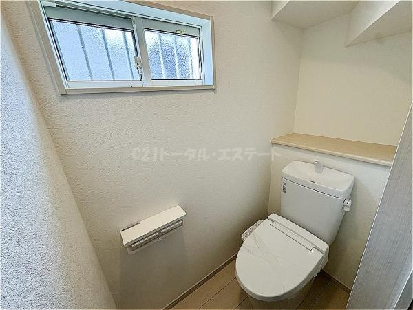 柏市戸張の中古一戸建のトイレ画像