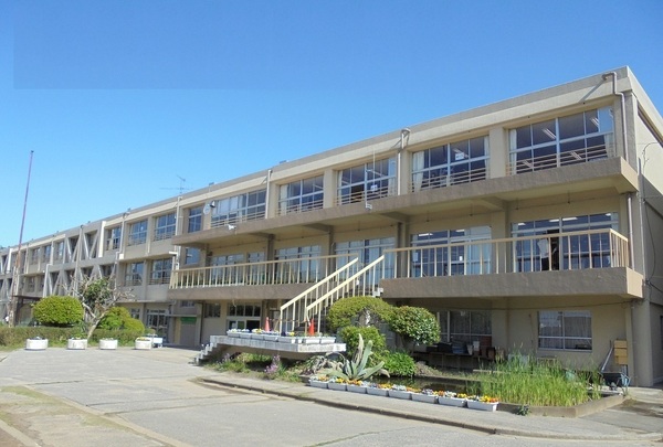 松戸市常盤平４丁目の新築一戸建の小学校画像