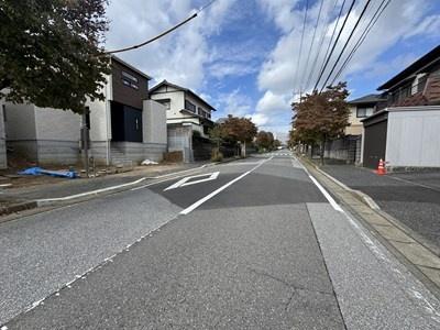 常盤平西窪町　こだわりの新築戸建　～全2棟～の前面道路含む現地写真画像