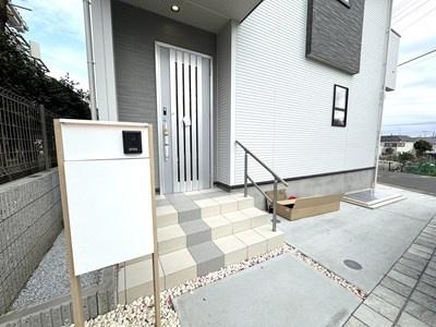 【内覧予約受付中】稔台1丁目　～全1棟～の前面道路含む現地写真画像